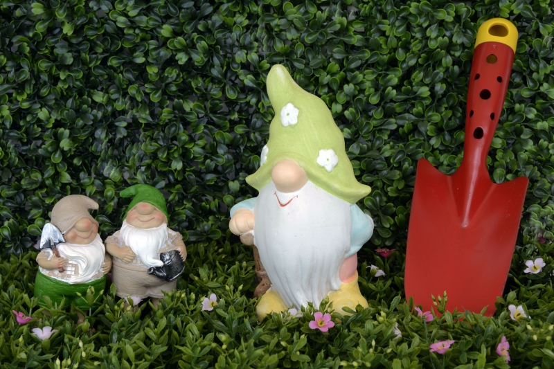 jardinerie-SIGALE-min_garden-gnome-1404358